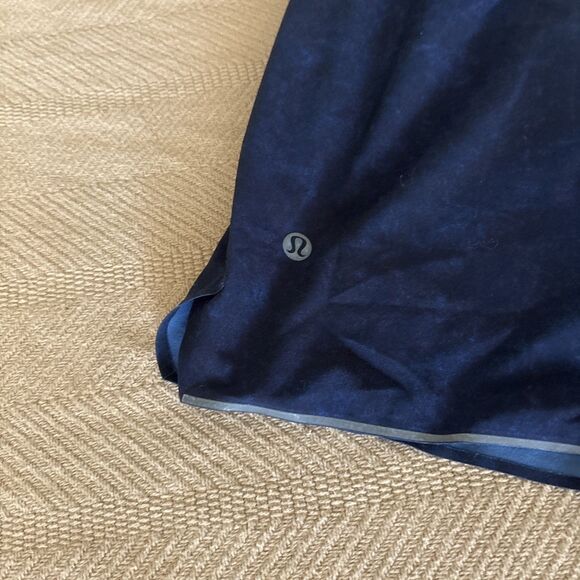 Lululemon Shorts Mens Size Small Dark Blue Lined Gym Workout Breathable - Picture 8 of 9